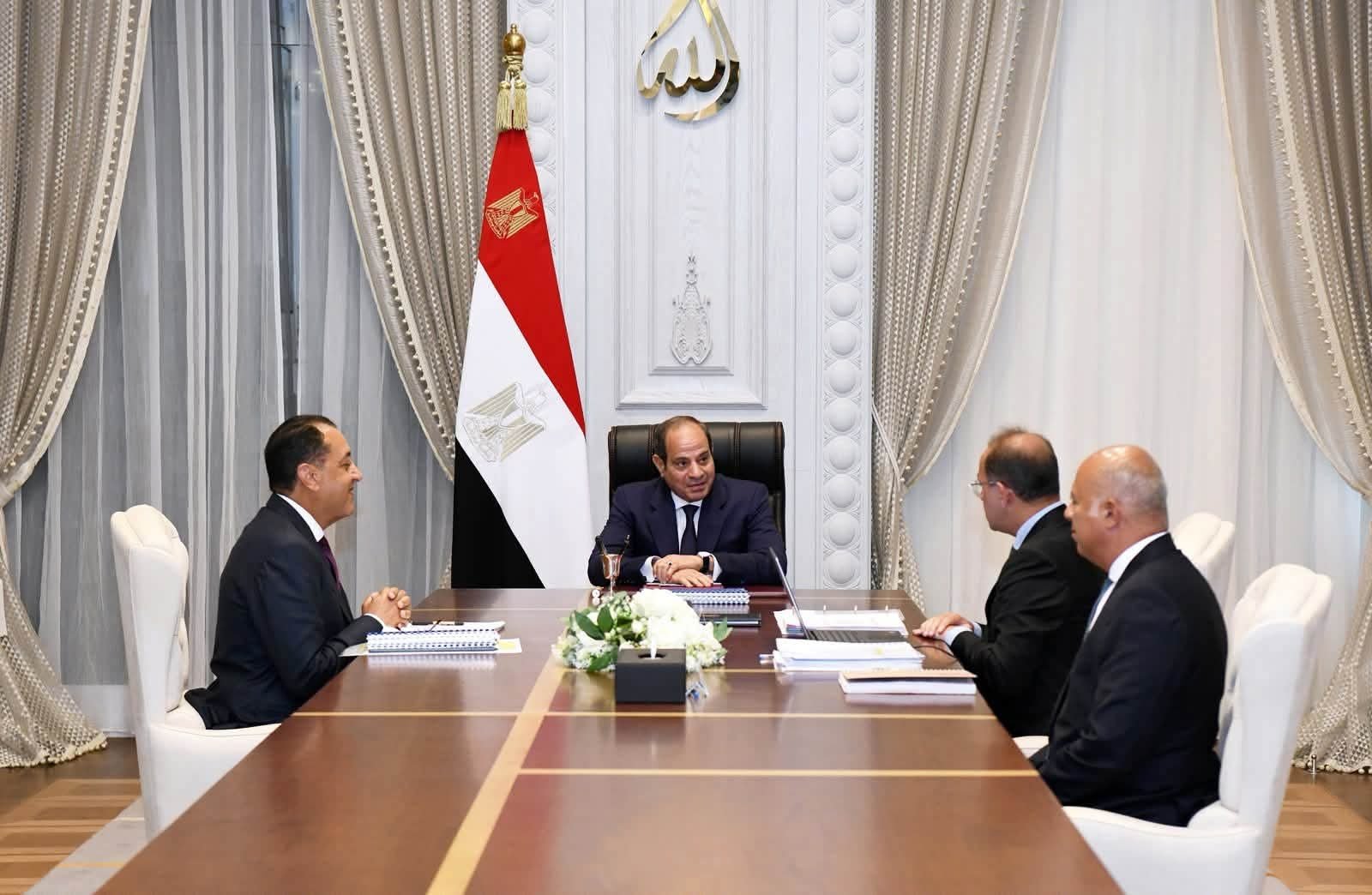 اجتمع السيد الرئيس عبد الفتاح السيسي مع الدكتور مصطفى مدبولي